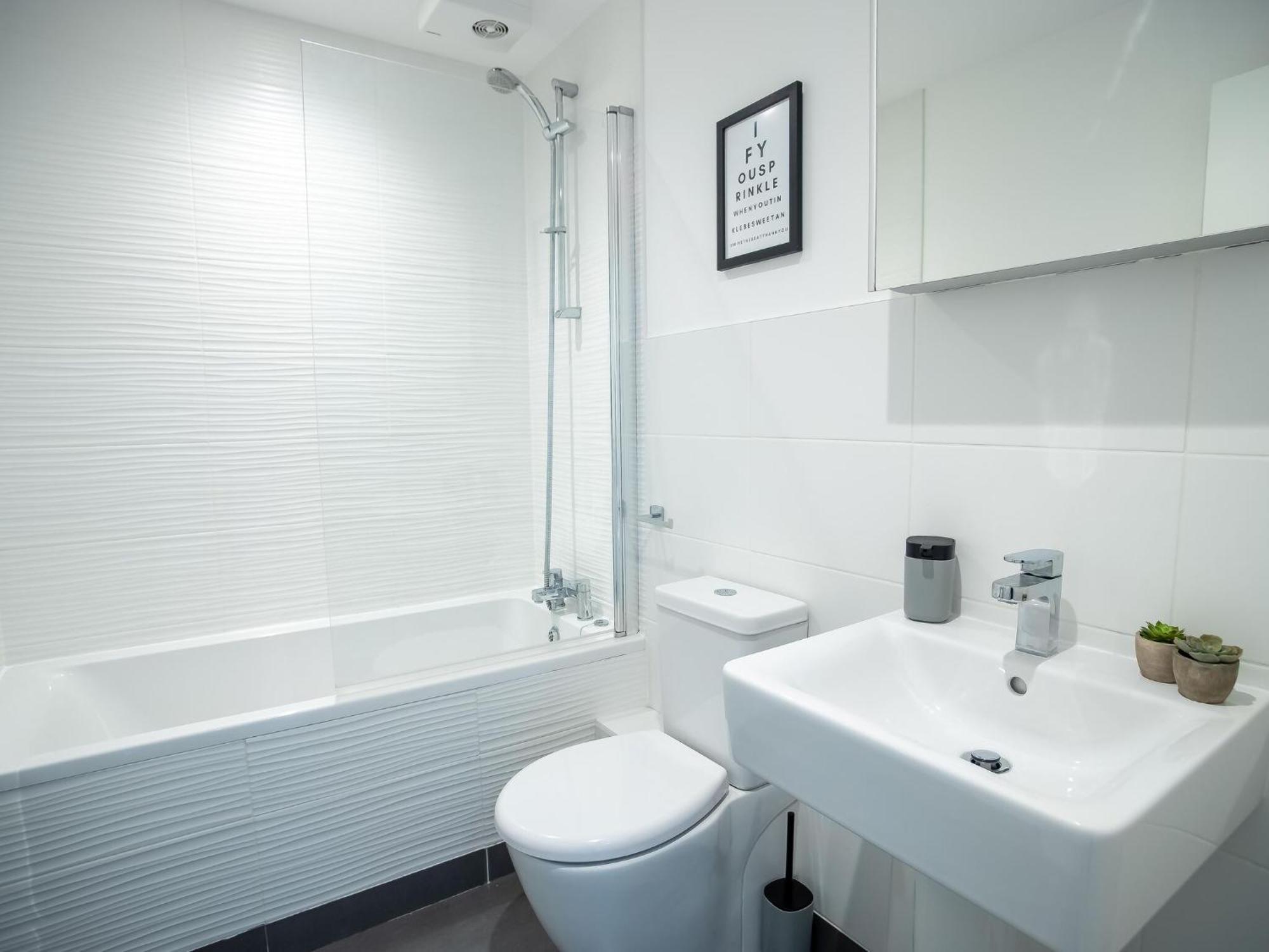 Pembroke House Apartments Exeter For Families Business Relocation Free Parking Extérieur photo